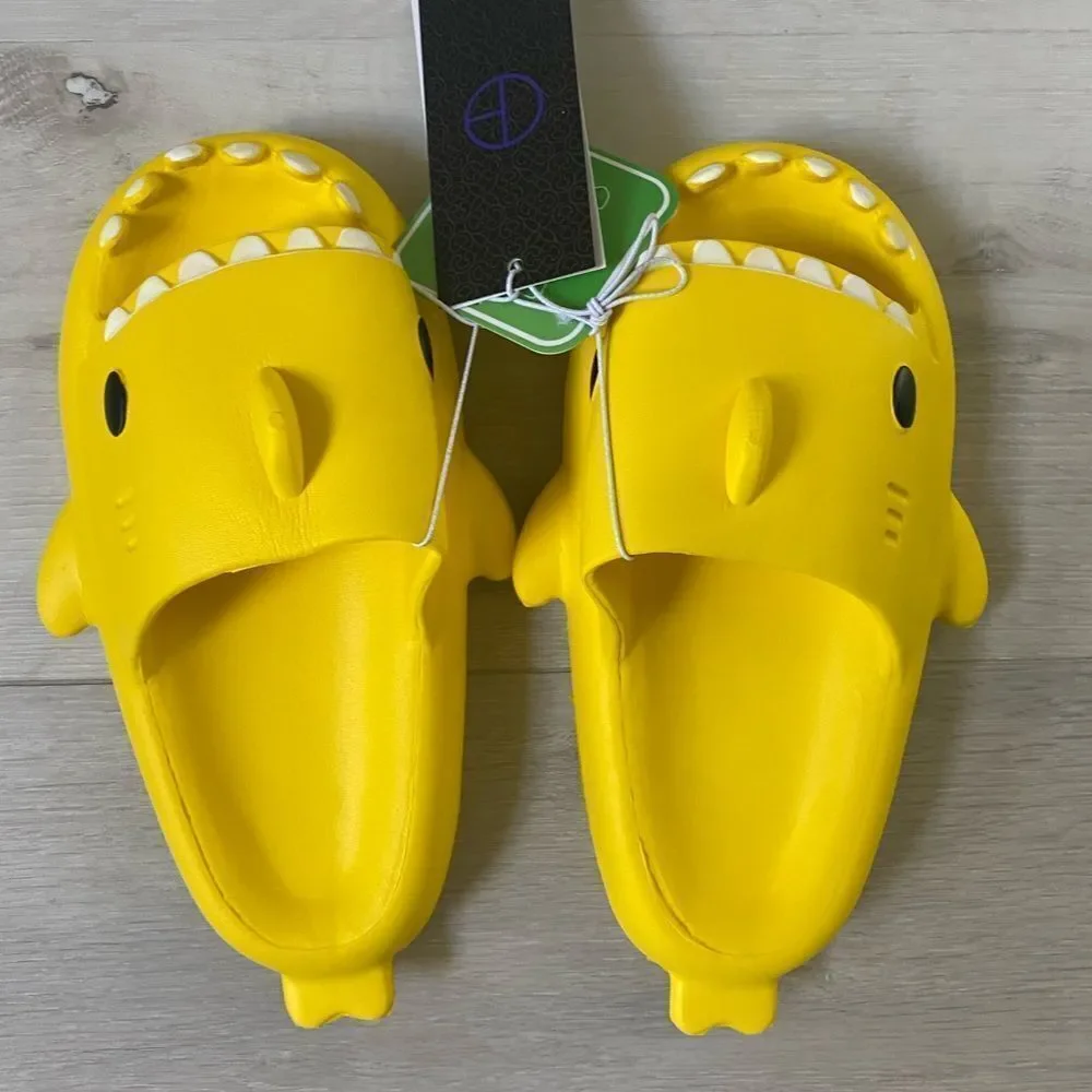Chedoir Shark Cloud Slides Yellow‎ size 4 (200MM) NWT in packaging